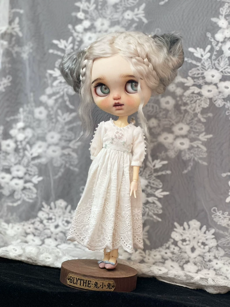 Charming Blythe Field Ensemble: Delicate Lace Dress with Pastel Accents for ob24 Dolls - Image 6