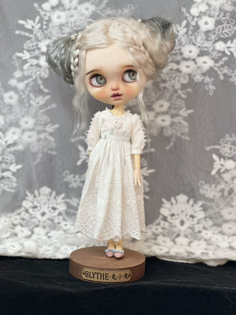 Charming Blythe Field Ensemble: Delicate Lace Dress with Pastel Accents for ob24 Dolls - Image 7