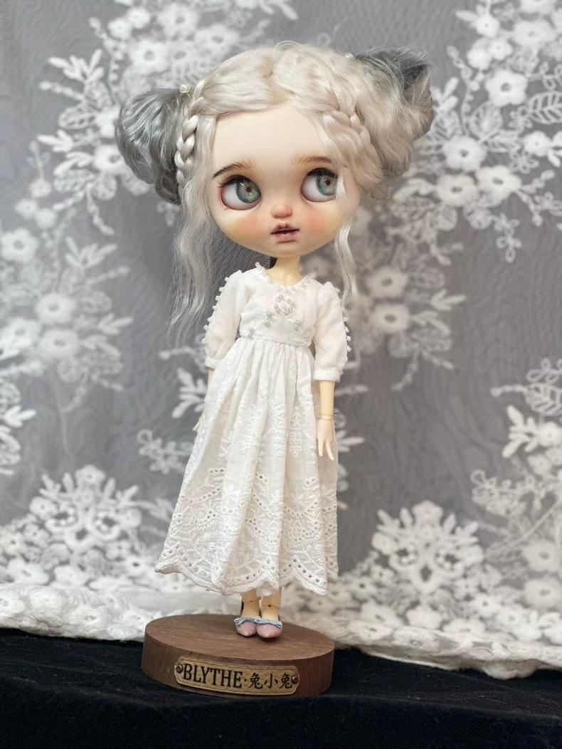 Charming Blythe Field Ensemble: Delicate Lace Dress with Pastel Accents for ob24 Dolls - Image 8