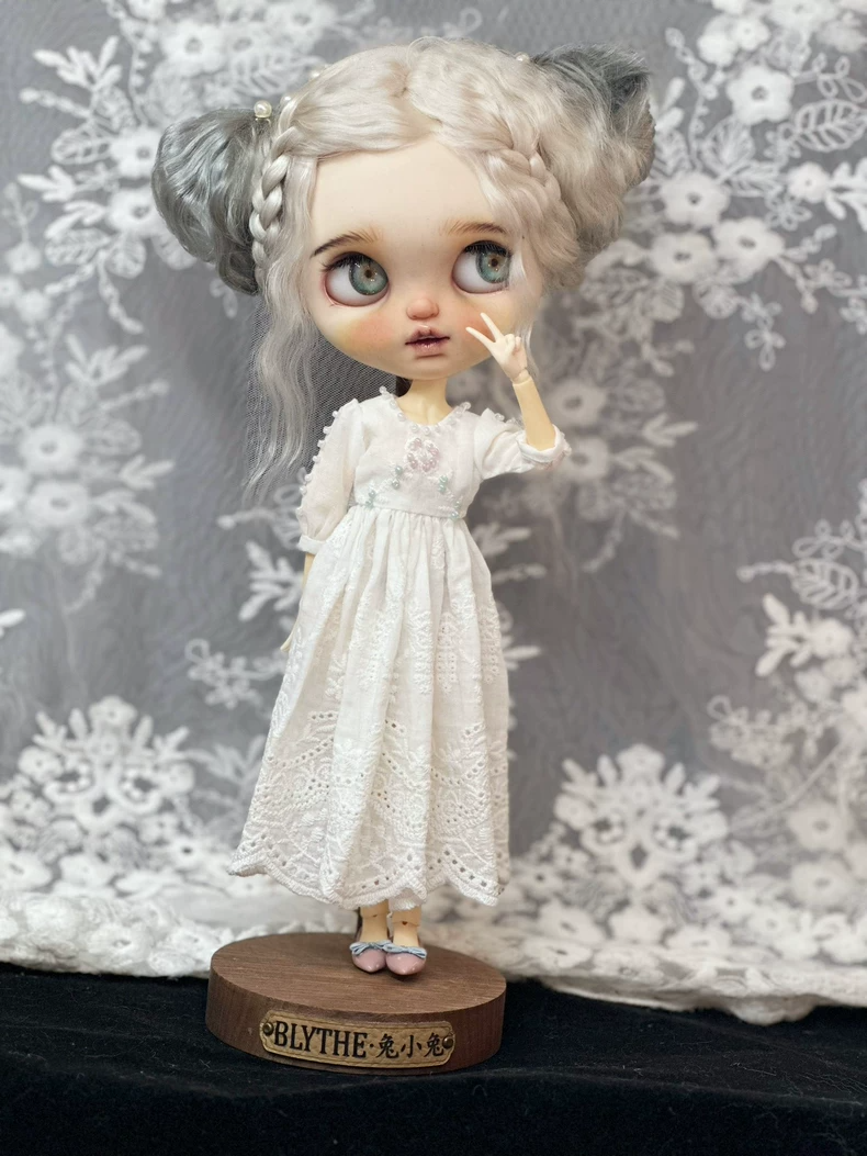 Charming Blythe Field Ensemble: Delicate Lace Dress with Pastel Accents for ob24 Dolls - Image 9