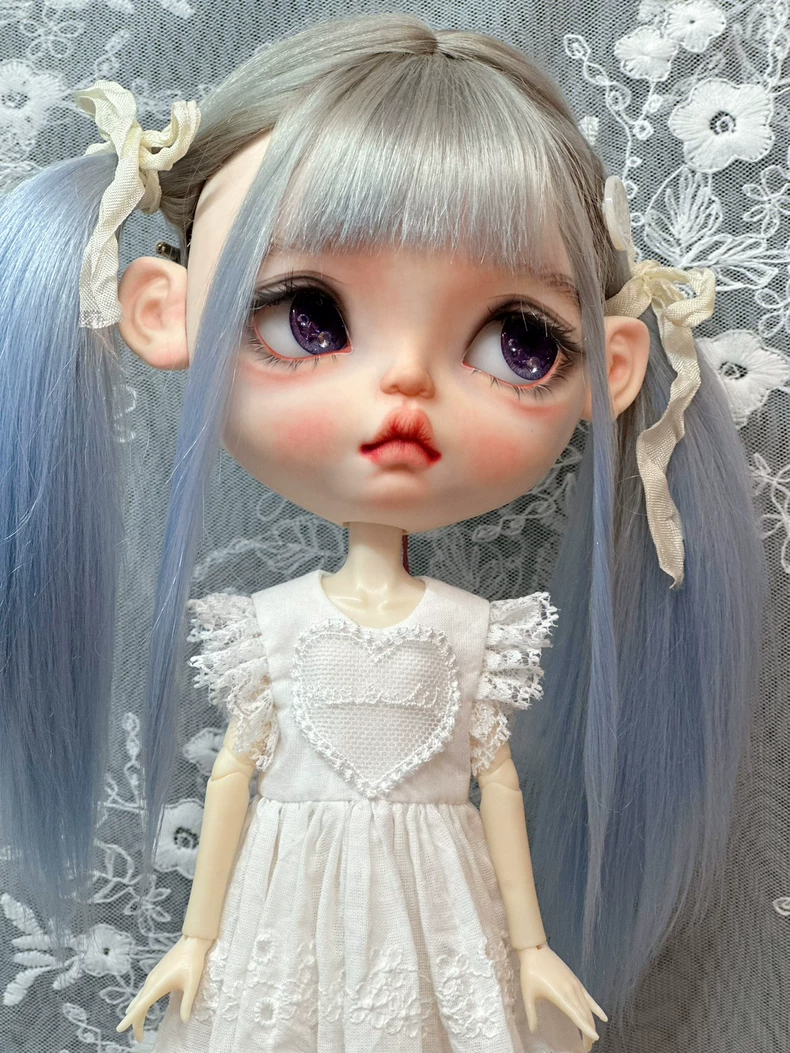 Elegant White Lace Blythe Doll Dress – Heart Patterns & Frilly Sleeves - Image 5