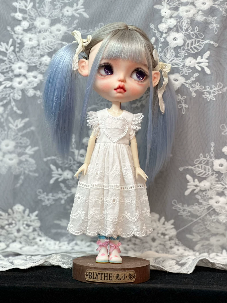 Elegant White Lace Blythe Doll Dress – Heart Patterns & Frilly Sleeves - Image 6