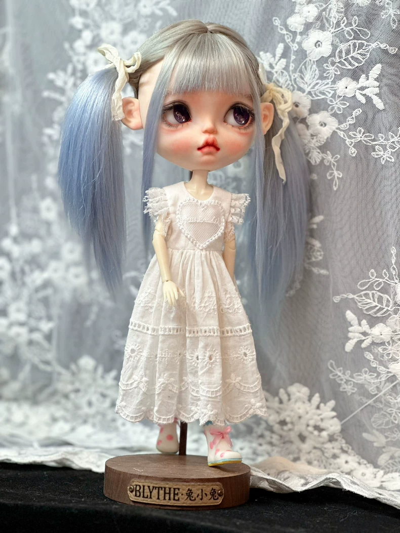 Elegant White Lace Blythe Doll Dress – Heart Patterns & Frilly Sleeves - Image 7