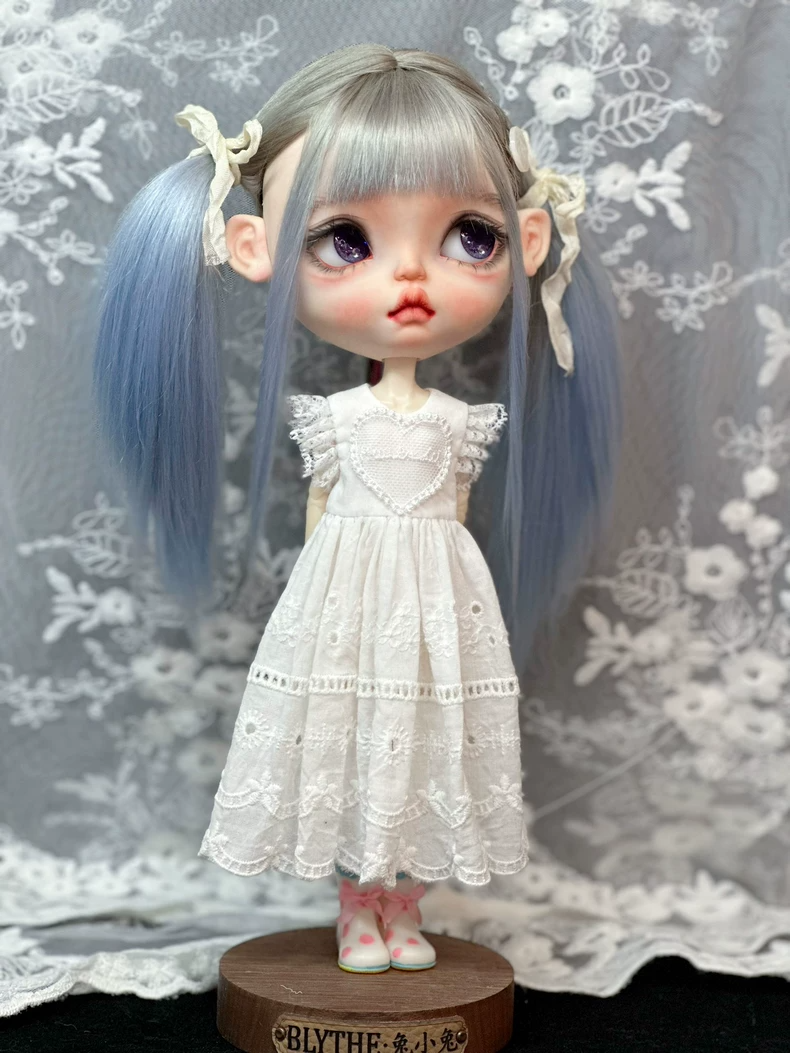 Elegant White Lace Blythe Doll Dress – Heart Patterns & Frilly Sleeves - Image 8