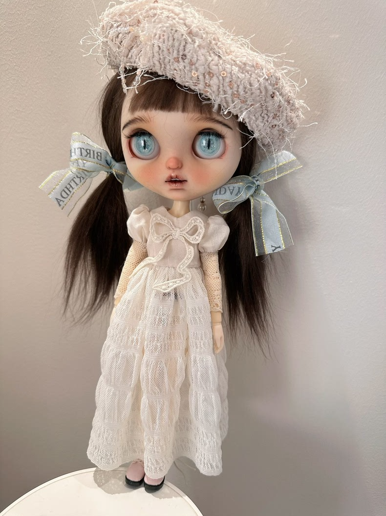 Elegant Blythe Doll Lace Dress & Beret Outfit for Ob24 Dolls | Premium Collector's Ensemble - Image 2