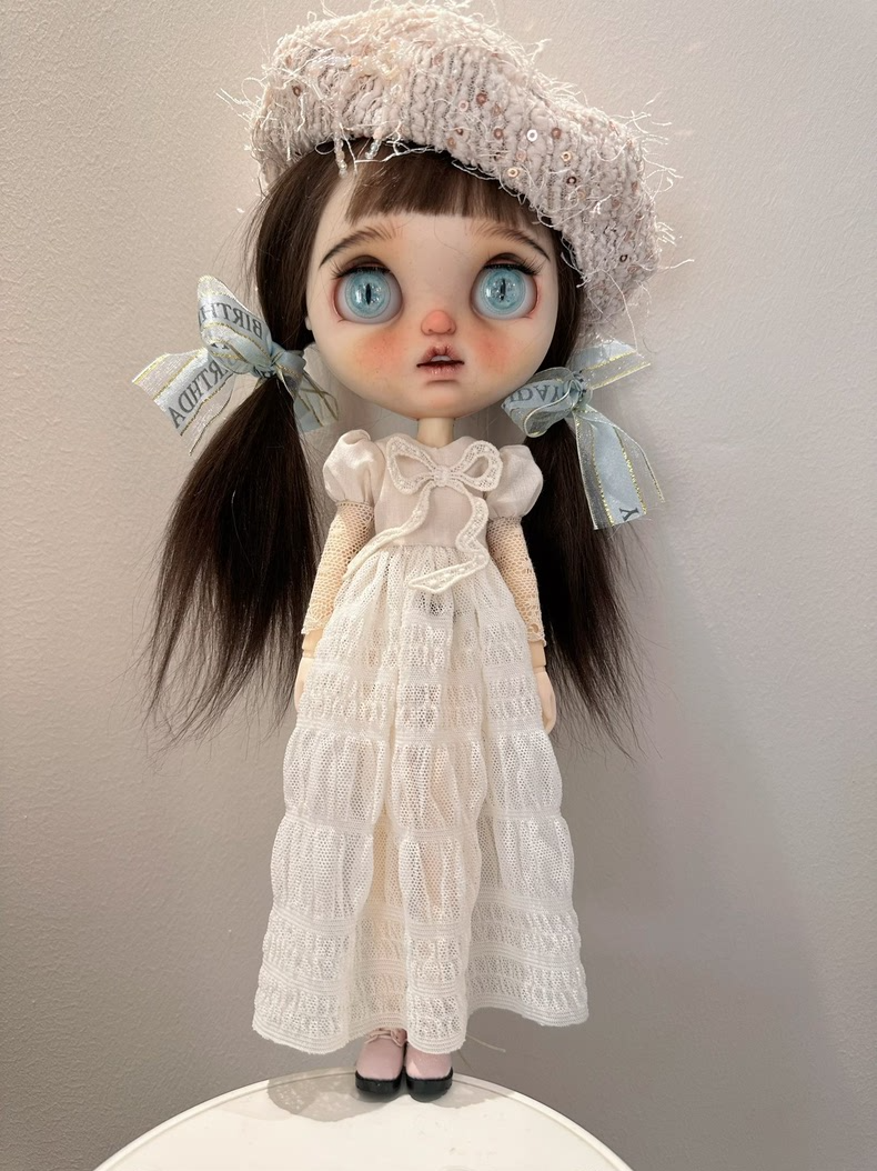 Elegant Blythe Doll Lace Dress & Beret Outfit for Ob24 Dolls | Premium Collector's Ensemble - Image 4