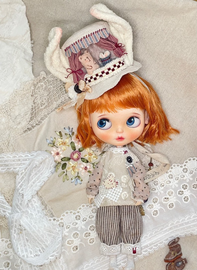 Whimsical Vintage BLYTHE Doll Outfit – Lace & Floral Elegance for Collectors - Image 1