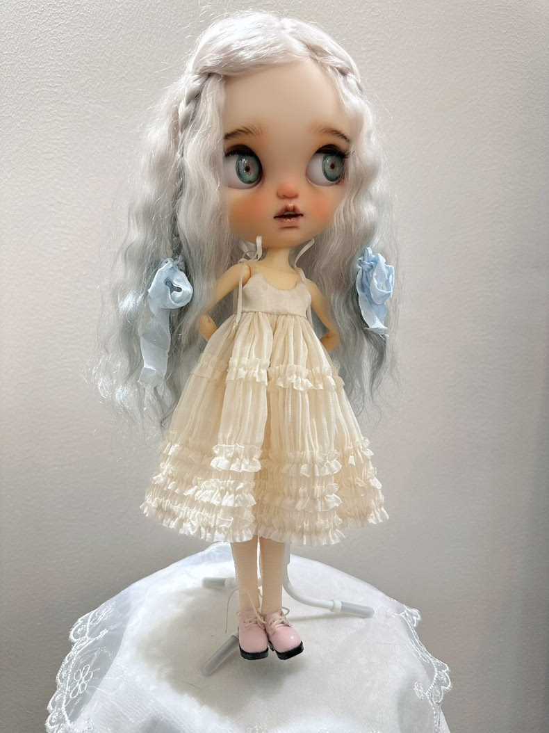 Charming Blythe Doll Field Ensemble: Elegant Satin Dress with Silk Ribbons for ob22 & ob24 Dolls - Image 4