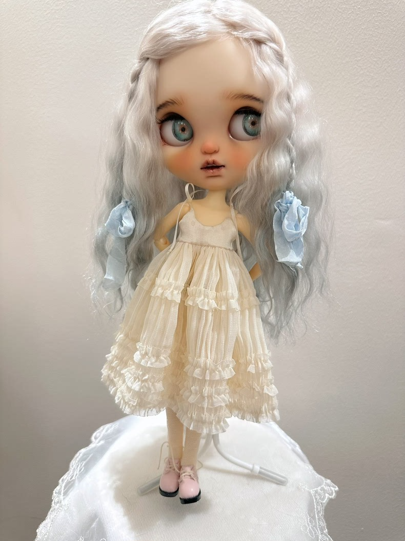 Charming Blythe Doll Field Ensemble: Elegant Satin Dress with Silk Ribbons for ob22 & ob24 Dolls - Image 5