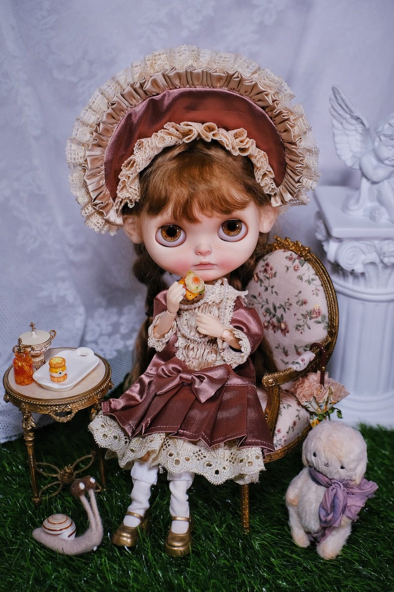 Vintage Silk BJD Doll Outfit - Elegant Sixth-Scale Dress Set with Hat, Necklace & Lace Details for Collectors - Image 1