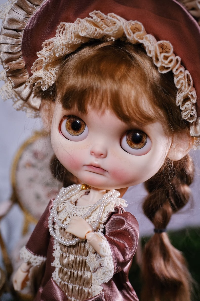 Vintage Silk BJD Doll Outfit - Elegant Sixth-Scale Dress Set with Hat, Necklace & Lace Details for Collectors - Image 4