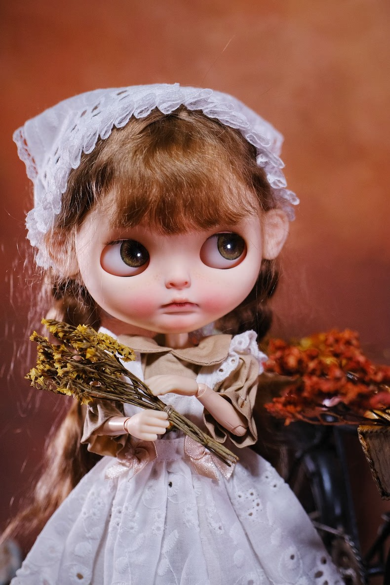 Vintage Blythe Doll Outfit - Elegant Lace Dress & Floral Skirt for 6" Dolls - Collectible High-Quality Attire - Image 2