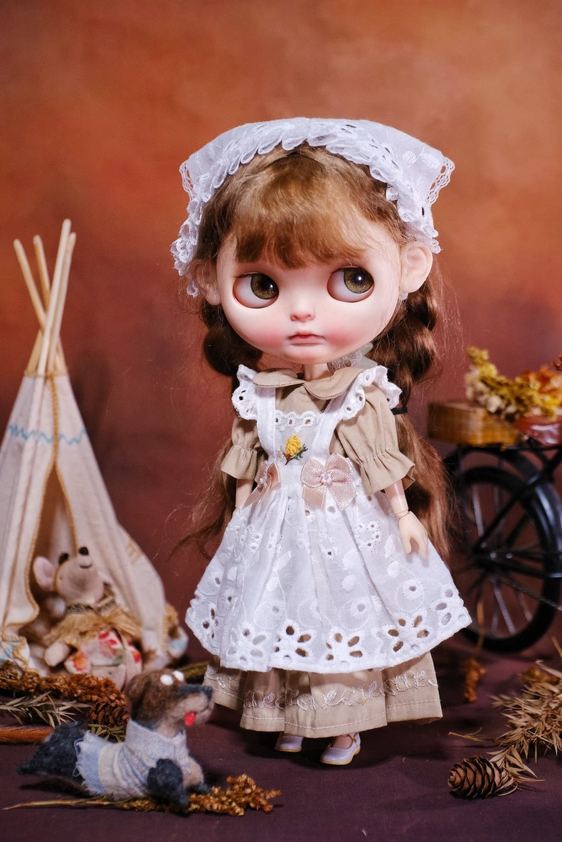 Vintage Blythe Doll Outfit - Elegant Lace Dress & Floral Skirt for 6" Dolls - Collectible High-Quality Attire - Image 4