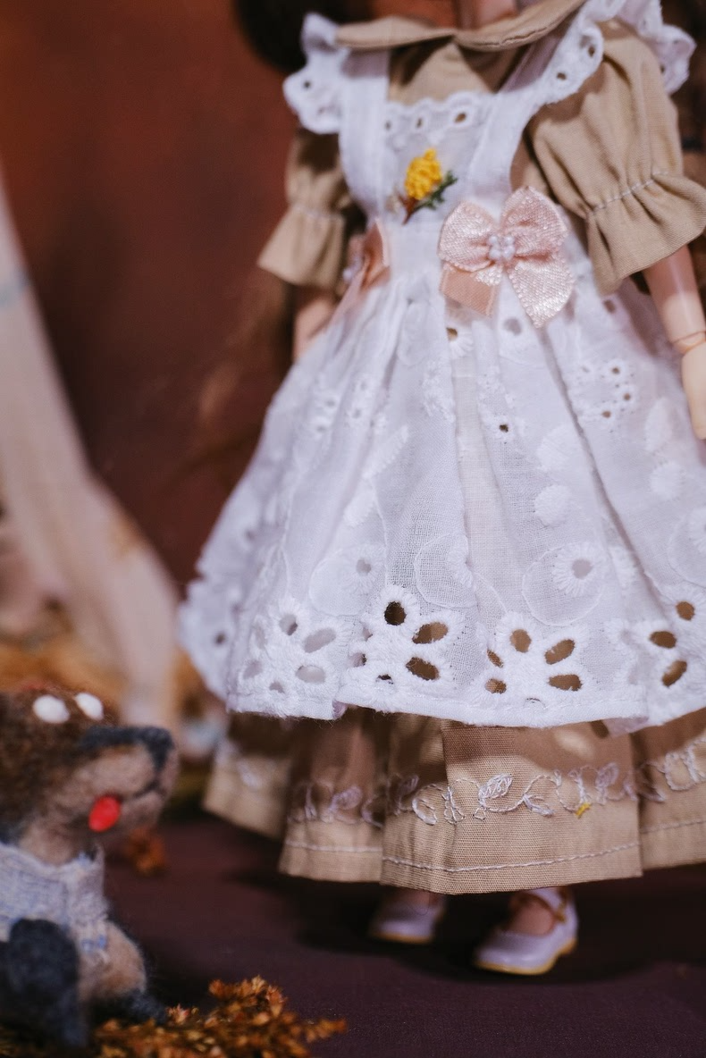Vintage Blythe Doll Outfit - Elegant Lace Dress & Floral Skirt for 6" Dolls - Collectible High-Quality Attire - Image 5