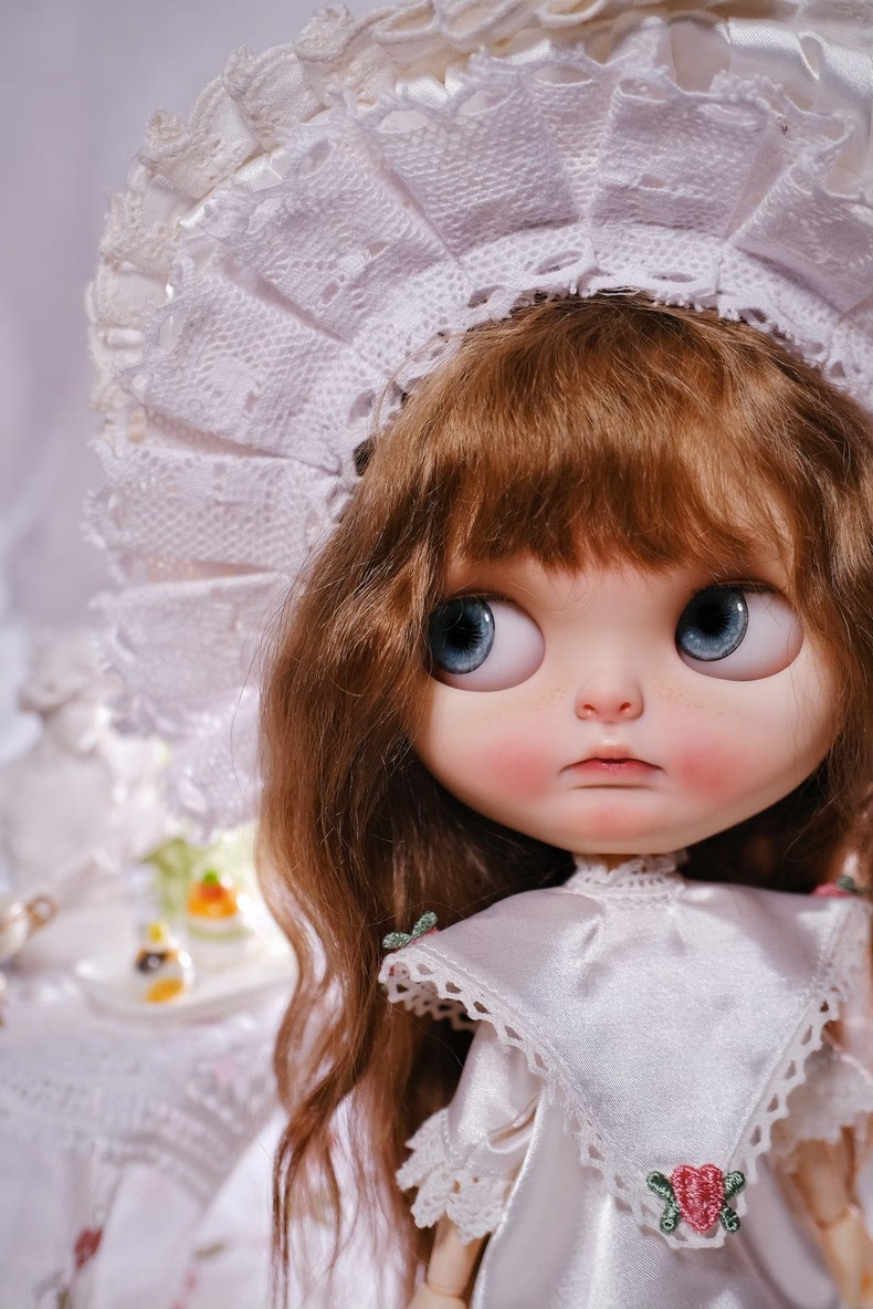 Vintage Tea-Stained Silk Blythe Doll Outfit with Lace & Heart Embroidery – Elegant Dress, Hat & Socks Set for Collectors - Image 2