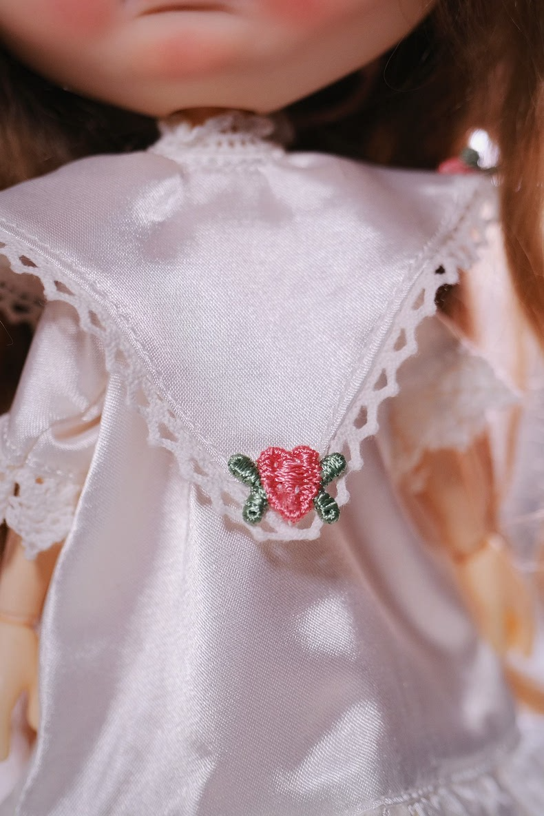 Vintage Tea-Stained Silk Blythe Doll Outfit with Lace & Heart Embroidery – Elegant Dress, Hat & Socks Set for Collectors - Image 3