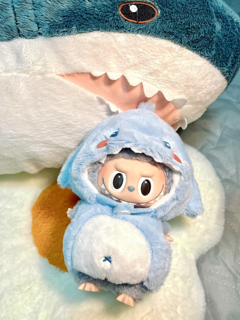 Adorable LABUBU Shark Outfit – Soft Plush Blue Doll Costume for Collectors & Play - Image 2