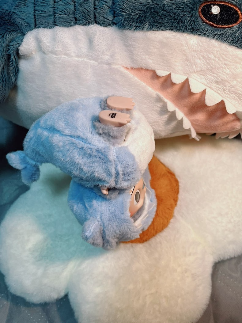 Adorable LABUBU Shark Outfit – Soft Plush Blue Doll Costume for Collectors & Play - Image 4