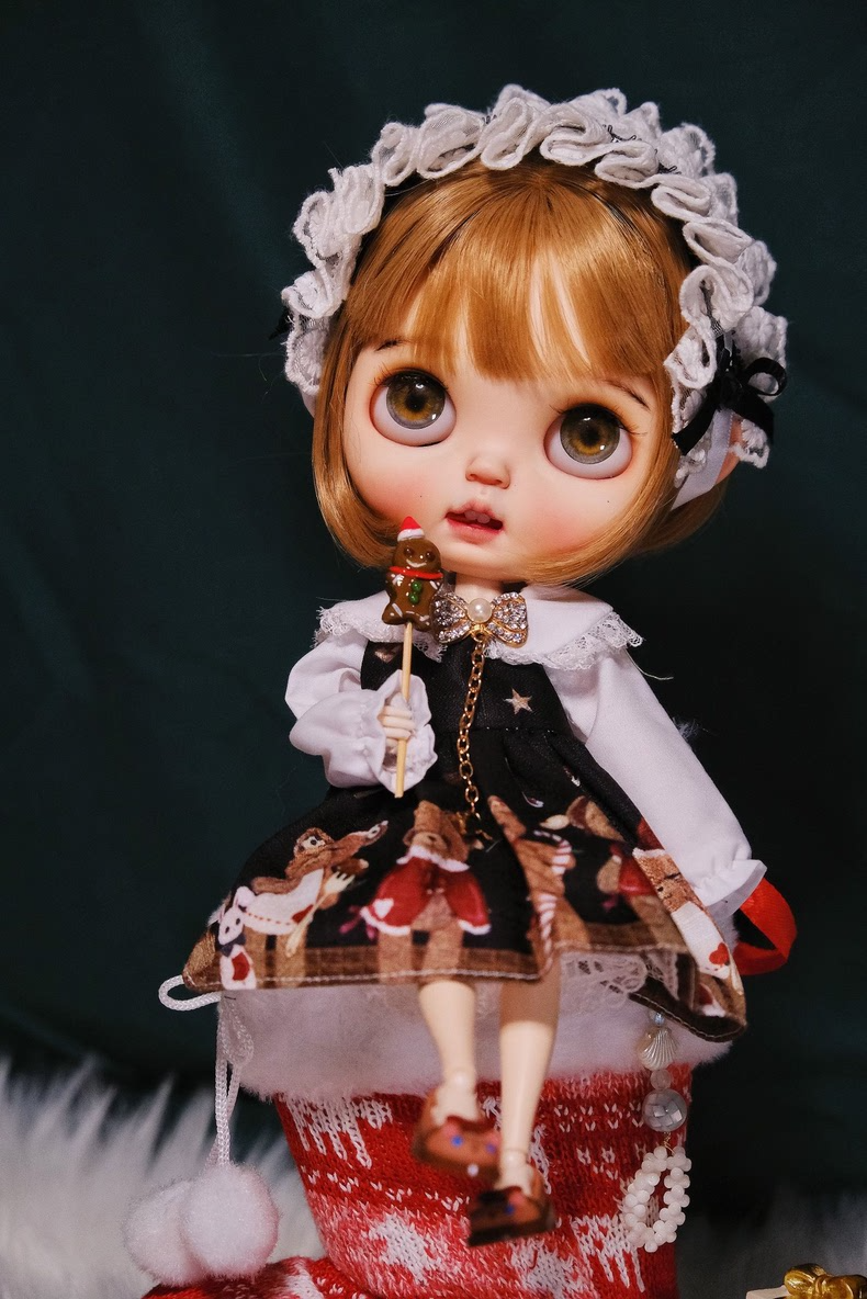 Festive Christmas Bear Outfit for Blythe & BJD Dolls - Red & Gold Holiday Dress Set with Headpiece & Lantern Pants - Free Shipping - Image 1