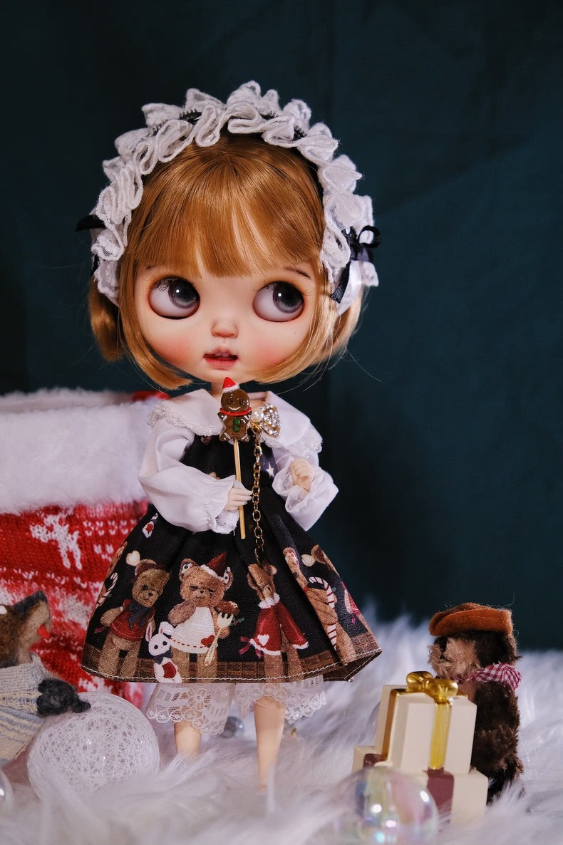 Festive Christmas Bear Outfit for Blythe & BJD Dolls - Red & Gold Holiday Dress Set with Headpiece & Lantern Pants - Free Shipping - Image 3