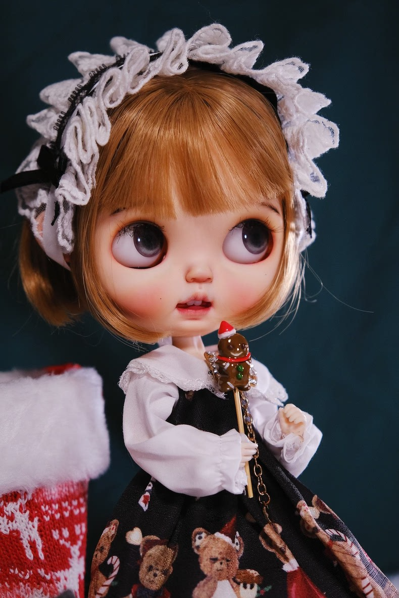 Festive Christmas Bear Outfit for Blythe & BJD Dolls - Red & Gold Holiday Dress Set with Headpiece & Lantern Pants - Free Shipping - Image 5