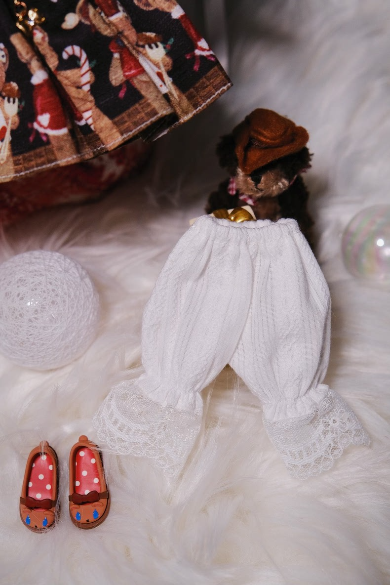 Festive Christmas Bear Outfit for Blythe & BJD Dolls - Red & Gold Holiday Dress Set with Headpiece & Lantern Pants - Free Shipping - Image 7