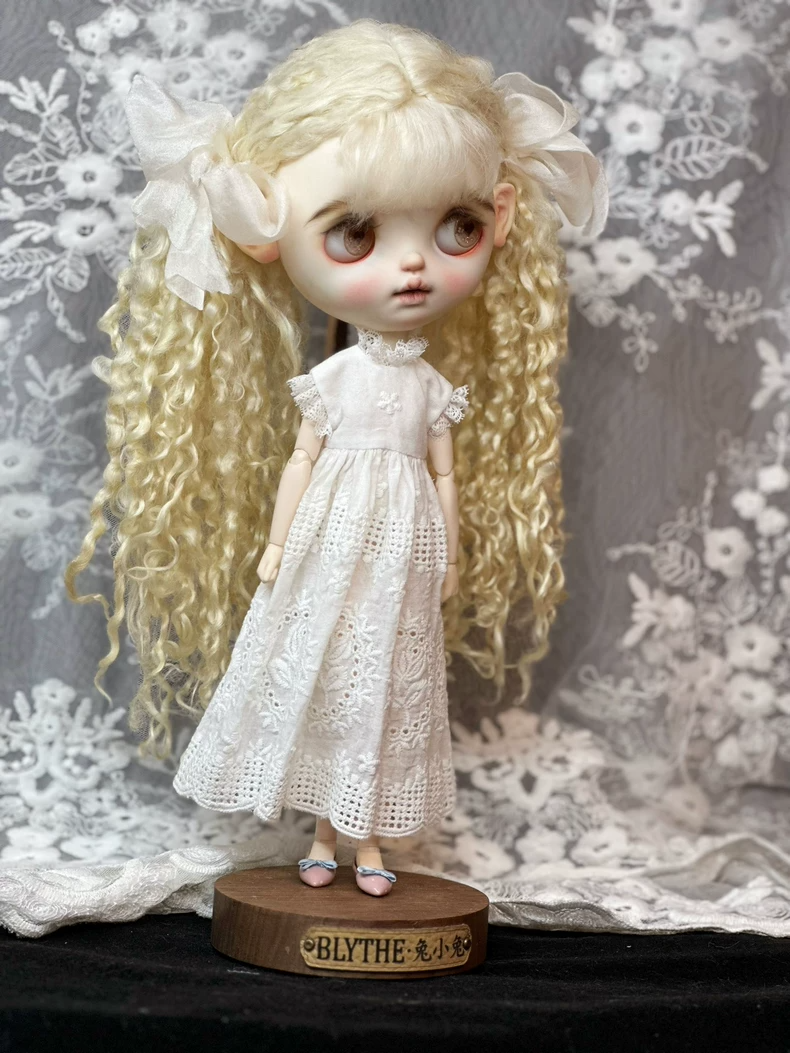 Exquisite Lace Blythe Doll Dresses – Elegant Floral Outfits for ob24 Dolls - Image 4