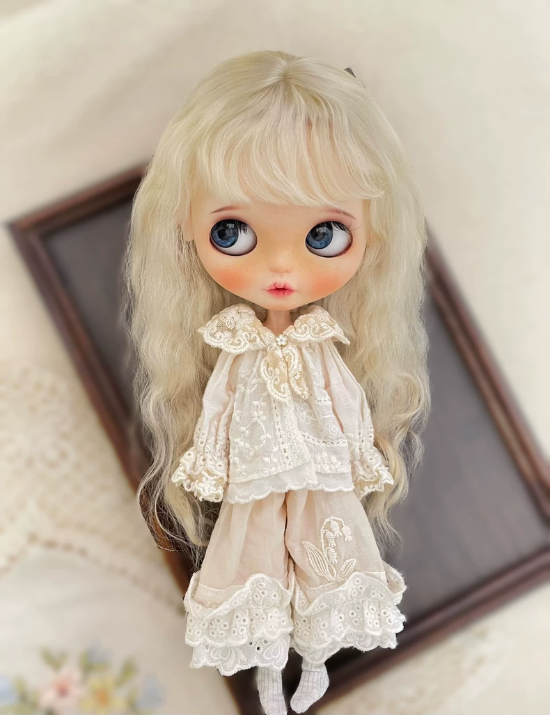 Elegant Blythe Doll Lace-Trimmed Outfit: Navy Blouse & Frilly Pants Set for Sophisticated Play & Collecting - Image 1