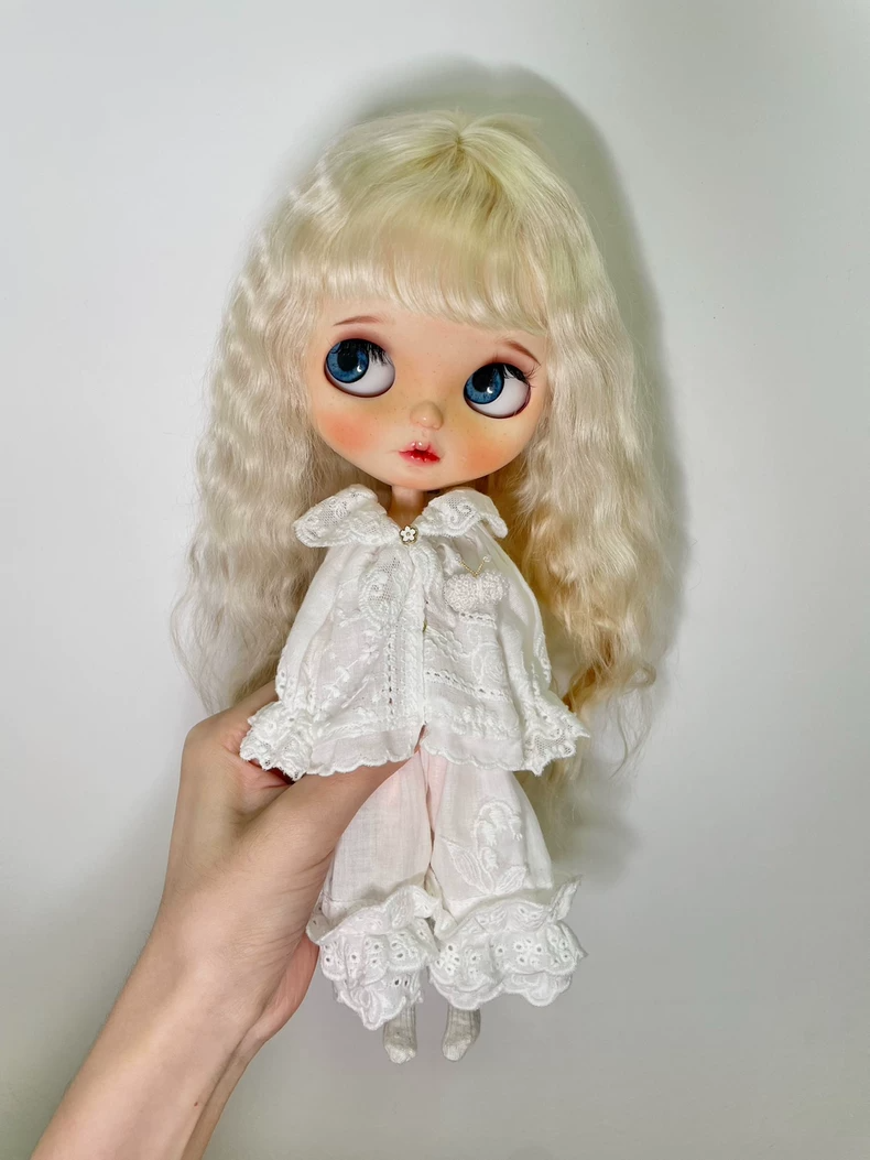 Elegant Blythe Doll Lace-Trimmed Outfit: Navy Blouse & Frilly Pants Set for Sophisticated Play & Collecting - Image 2
