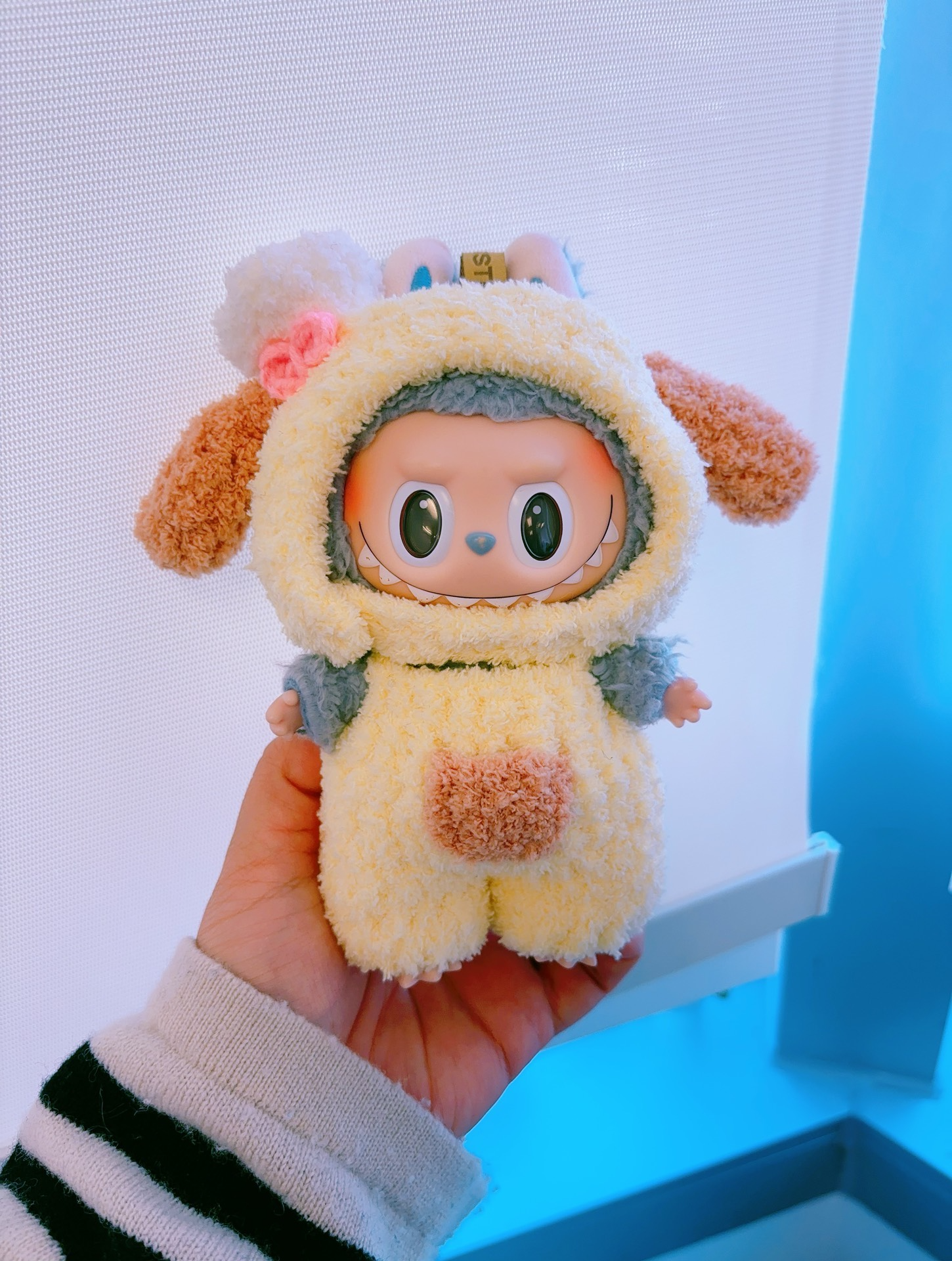 Cozy LABUBU Plush Outfit – Vibrant Hat & Bodysuit for Collectible Dolls - Image 2