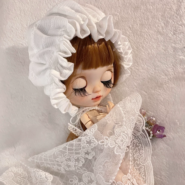 Vintage Lace Blythe Doll Sleep Cap - Soft Plush White Cotton with Adjustable Straps for Collectors - Image 3