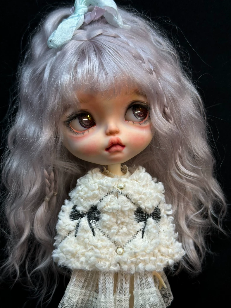 Charming Blythe Doll Outfit: Fluffy Cardigan & Lace Skirt – Elegant & Playful - Image 3