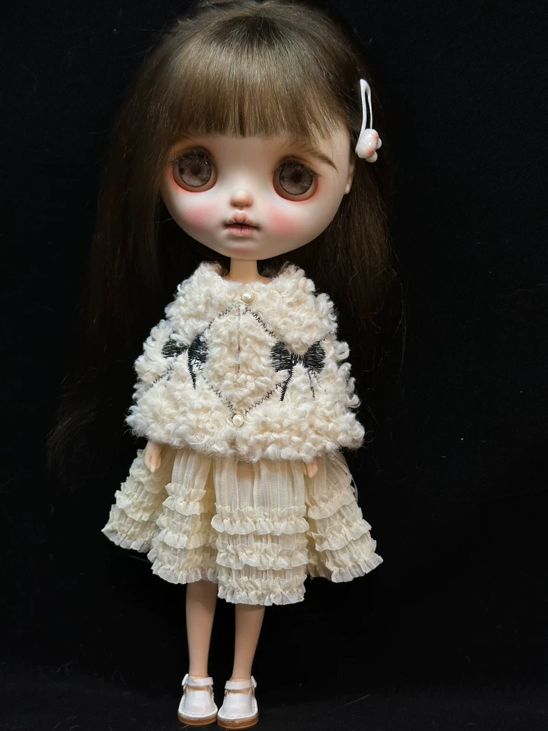 Charming Blythe Doll Outfit: Fluffy Cardigan & Lace Skirt – Elegant & Playful - Image 8