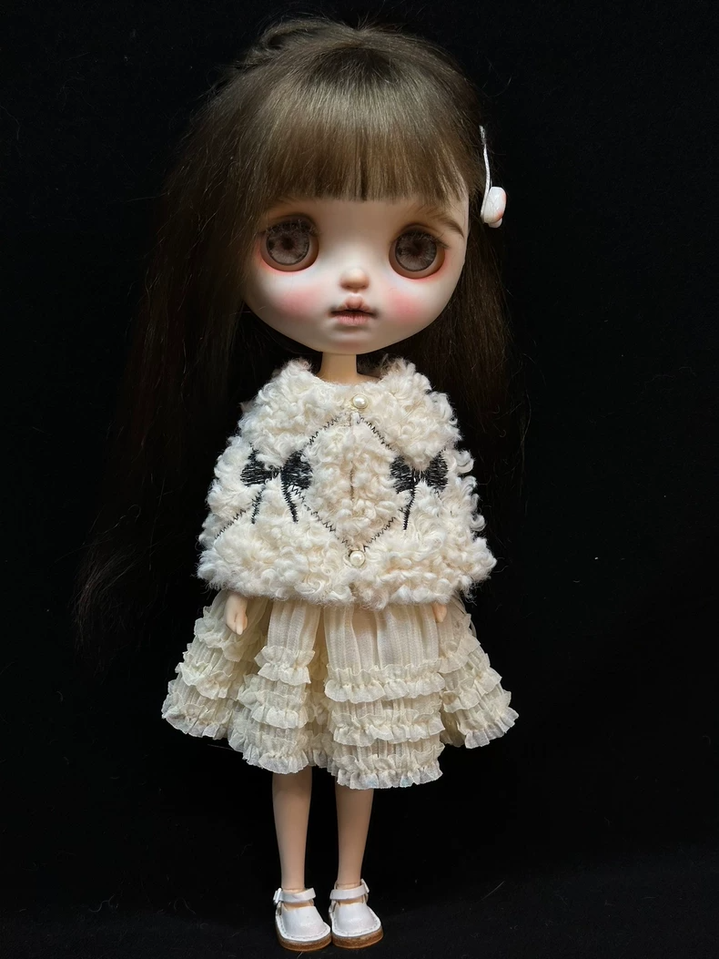 Charming Blythe Doll Outfit: Fluffy Cardigan & Lace Skirt – Elegant & Playful - Image 9