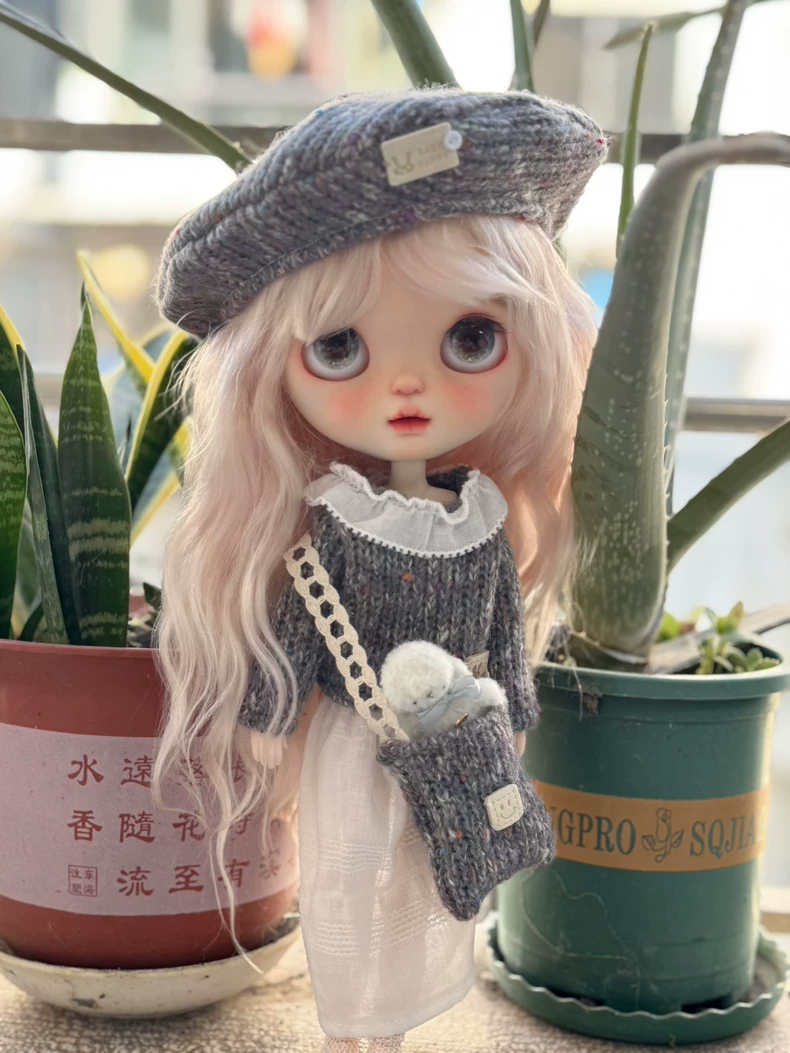 Cozy Autumn BLYTHE Outfit – Knit Sweater & Frilled Skirt Set for OB22/OB24 | Elegant Beret & Crossbody Bag - Image 2