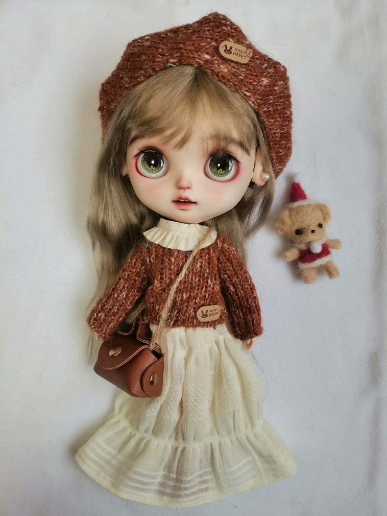 Cozy Autumn BLYTHE Outfit – Knit Sweater & Frilled Skirt Set for OB22/OB24 | Elegant Beret & Crossbody Bag - Image 3