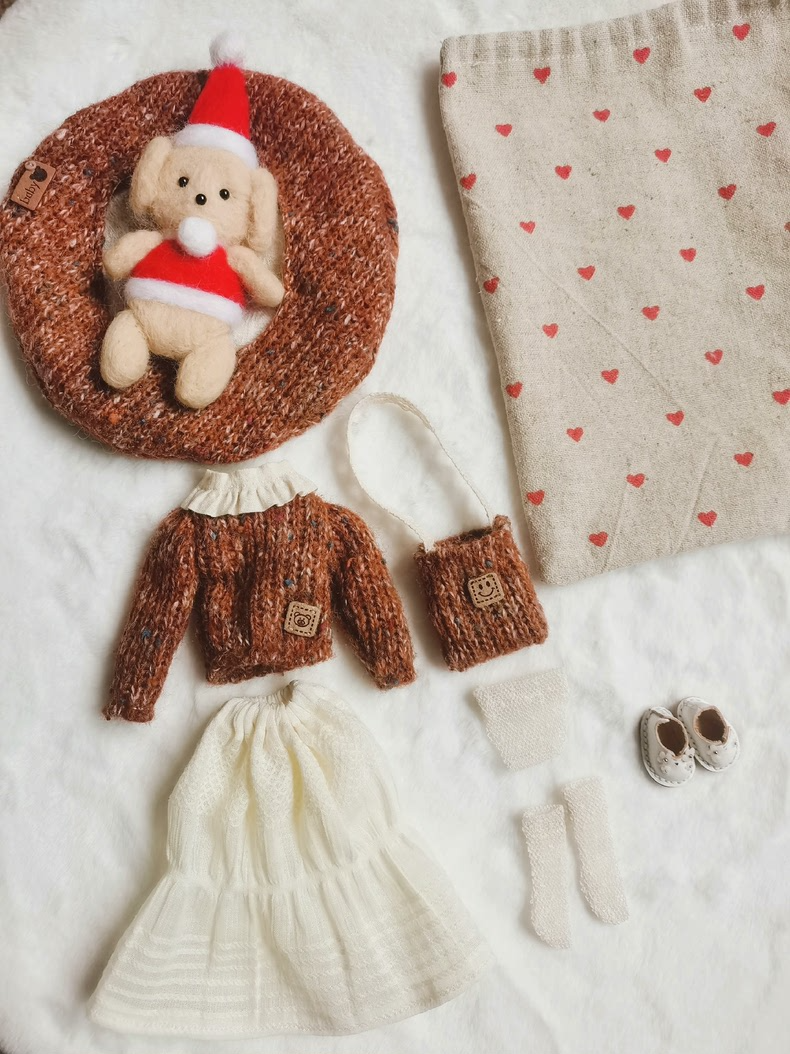 Cozy Autumn BLYTHE Outfit – Knit Sweater & Frilled Skirt Set for OB22/OB24 | Elegant Beret & Crossbody Bag - Image 6
