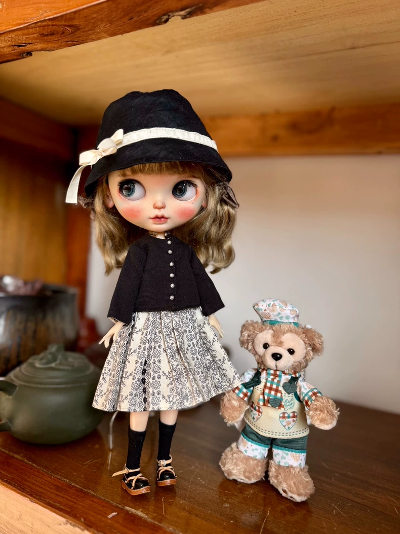 Vintage-Inspired BLYTHE Doll Outfit: Elegant Floral Dress & Jacket Set for Collectors - Image 1