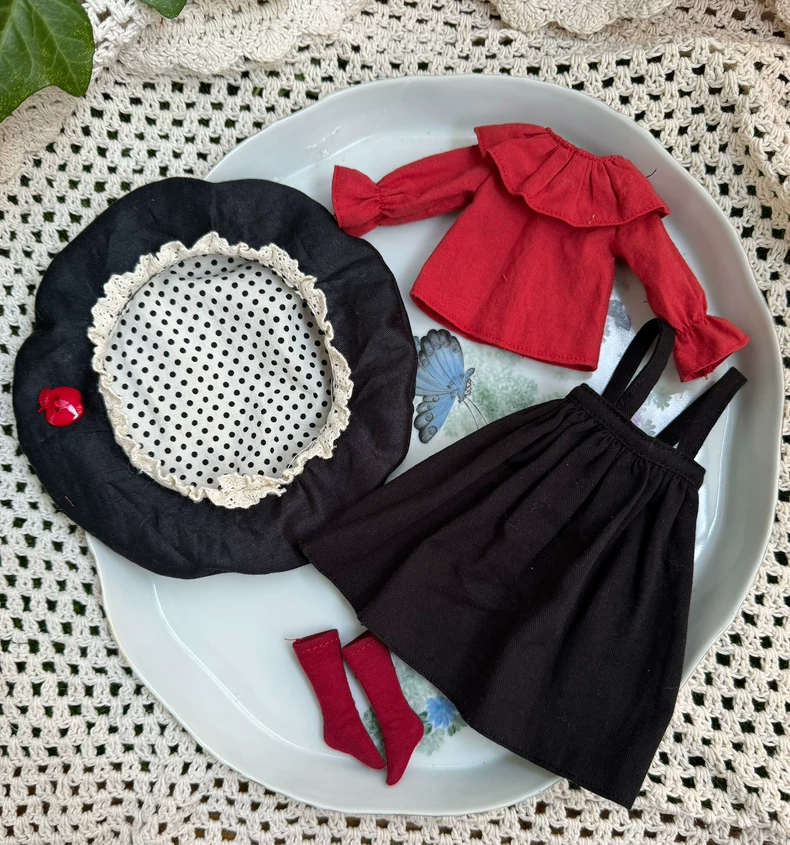 Vintage Charm Blythe Doll Outfit – Red Blouse & Black Dress Set for Collectors - Image 7
