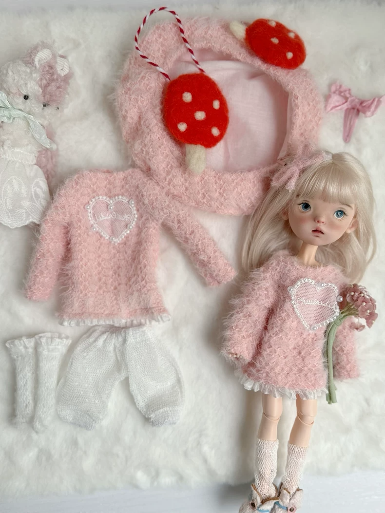 Cozy Pink Blythe Doll Outfit: Fluffy Sweater, Mushroom Hat & Lace Socks for Autumn/Winter Charm - Image 2