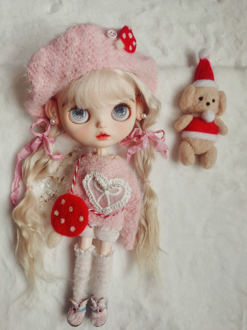 Cozy Pink Blythe Doll Outfit: Fluffy Sweater, Mushroom Hat & Lace Socks for Autumn/Winter Charm - Image 6