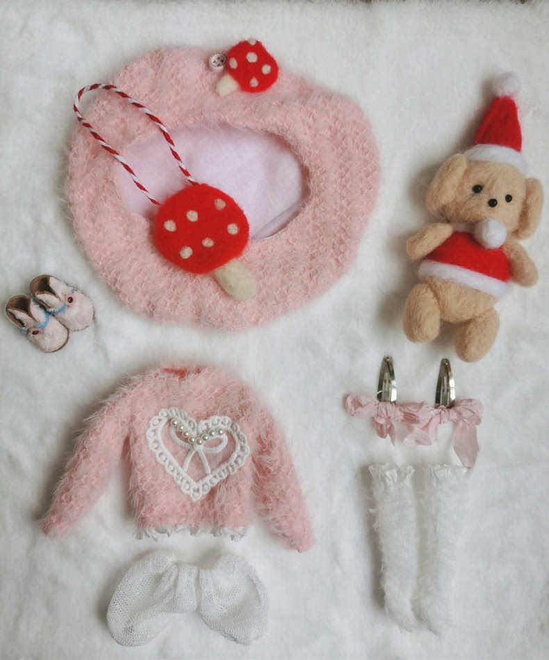 Cozy Pink Blythe Doll Outfit: Fluffy Sweater, Mushroom Hat & Lace Socks for Autumn/Winter Charm - Image 7