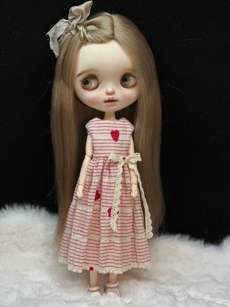 Charming Blythe Doll Dress: Elegant Red & White Striped Lace Outfit for ob24 Dolls - Image 1