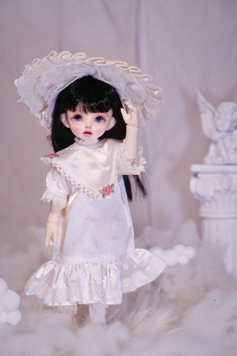 Vintage-Inspired Silk BJD Doll Outfit with Lace Hat & Elegant Accessories – Timeless Collector’s Ensemble - Image 2