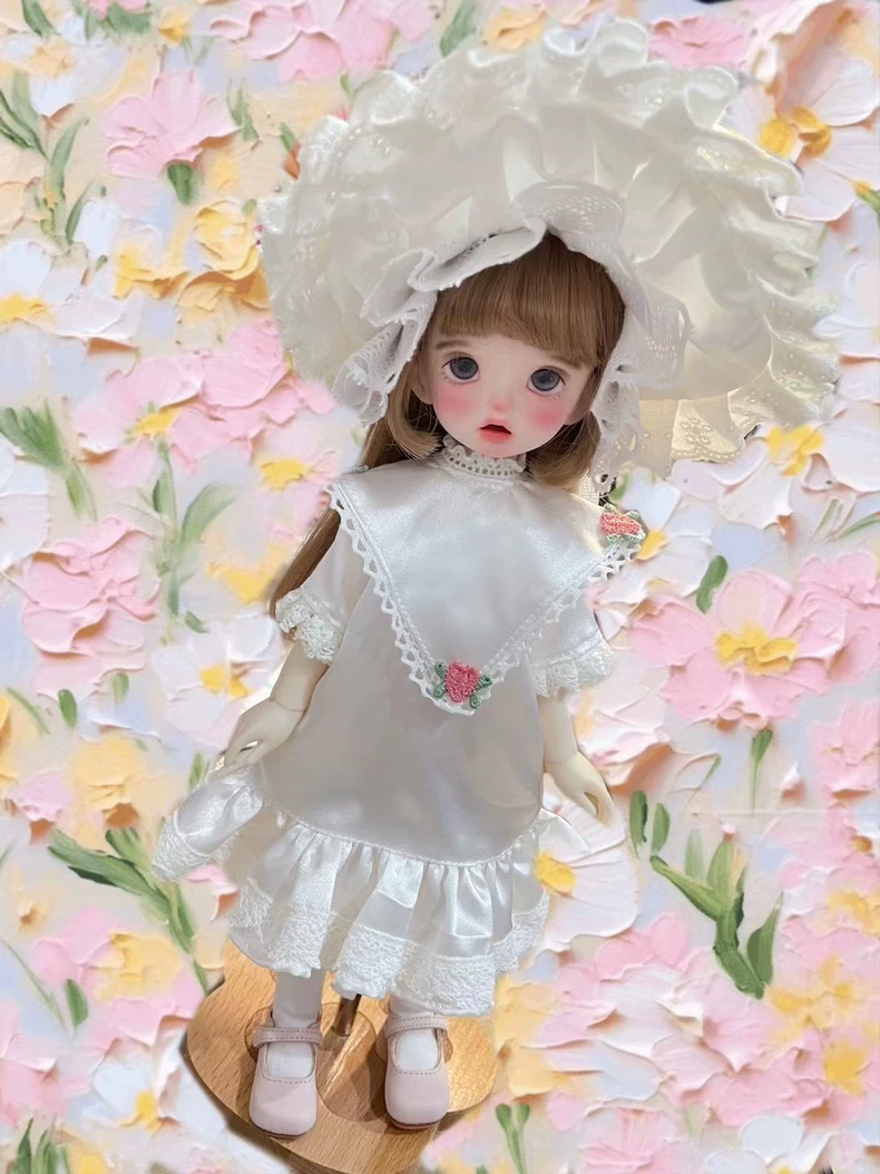 Vintage-Inspired Silk BJD Doll Outfit with Lace Hat & Elegant Accessories – Timeless Collector’s Ensemble - Image 5