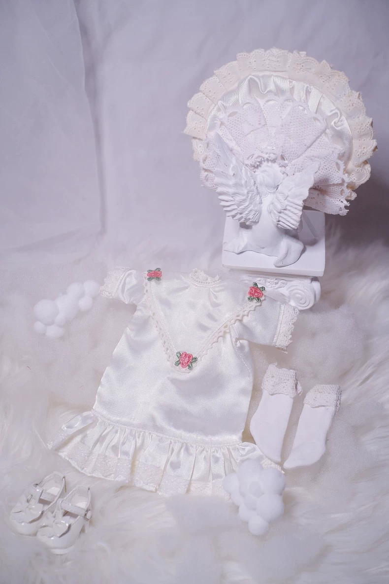 Vintage-Inspired Silk BJD Doll Outfit with Lace Hat & Elegant Accessories – Timeless Collector’s Ensemble - Image 8