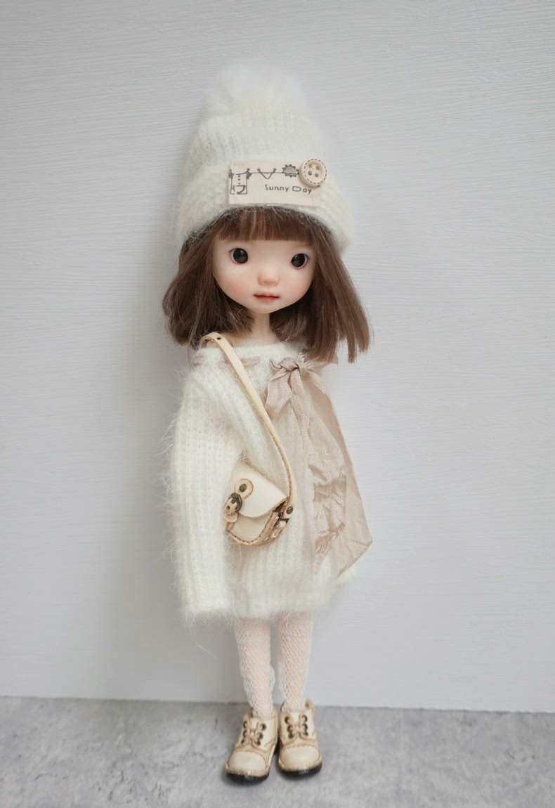 Charming Blythe Doll Outfit – Cozy Woolen Sweater, Hat & Socks | Customizable & Elegant - Image 1