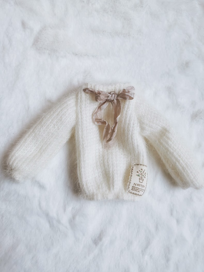 Charming Blythe Doll Outfit – Cozy Woolen Sweater, Hat & Socks | Customizable & Elegant - Image 4