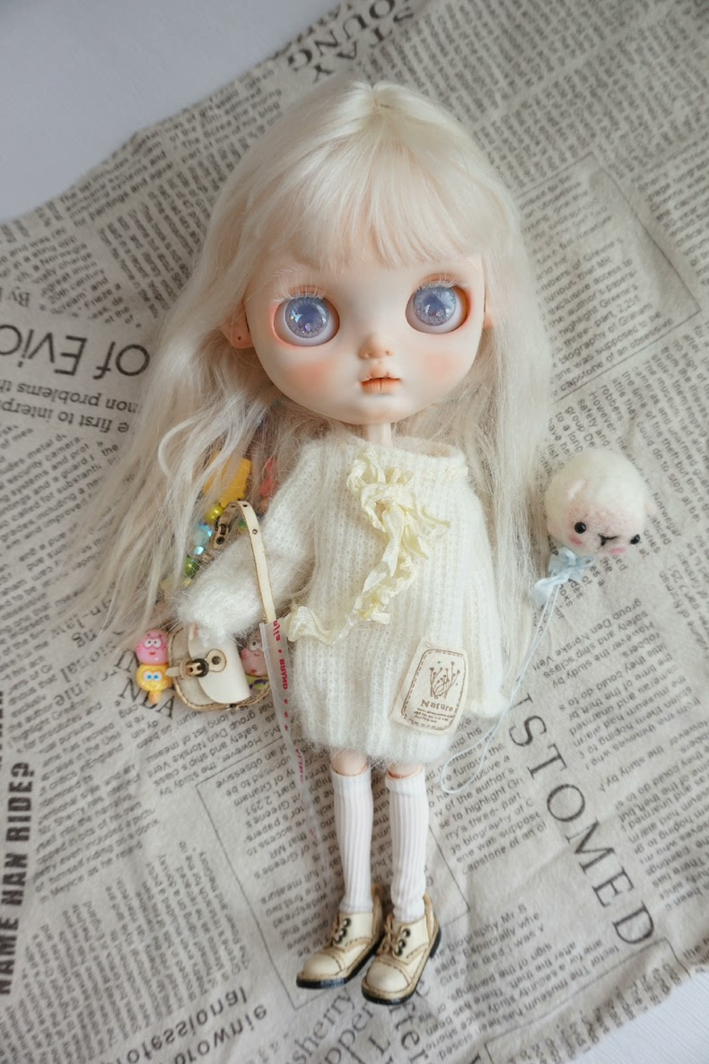 Charming Blythe Doll Outfit – Cozy Woolen Sweater, Hat & Socks | Customizable & Elegant - Image 5