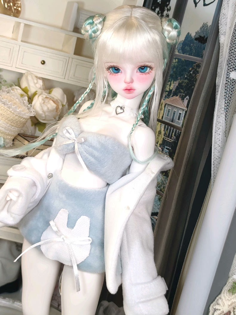 Elegant Pastel Winter BJD 1/4 Outfit – Plush Jacket & Accessories for Dolls - Image 3